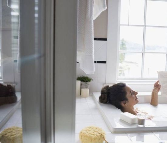 Köpük banyosunda rahatlamak için mutlaka yapman gereken 3 şey